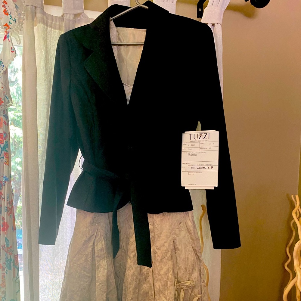 Tuzzi bundle size six NWT